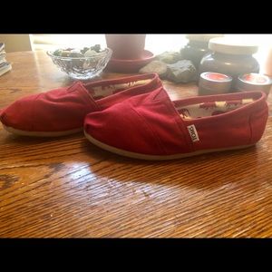Women’s TOMS 8.5!!